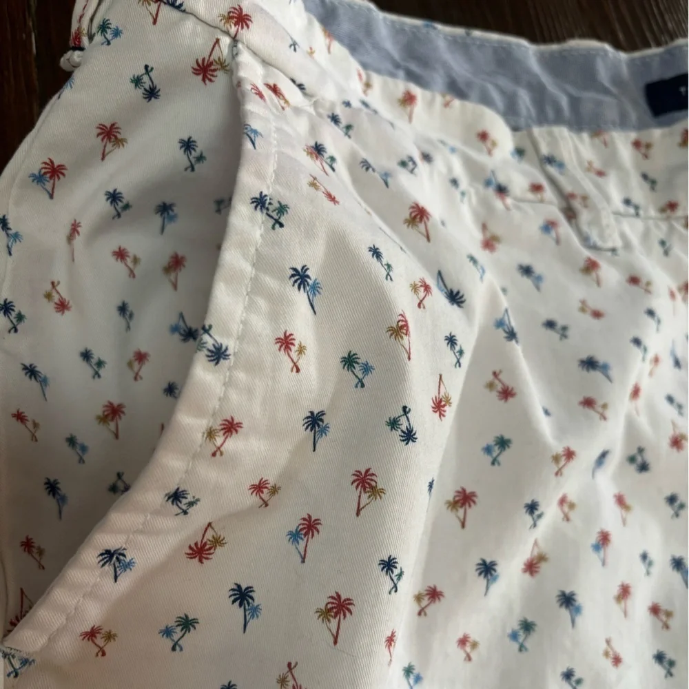 TOMMY HILFIGER MENS WHITE PALM TREE CHINO CASUAL GOLF ATHLEISURE SHORTS SZ 36